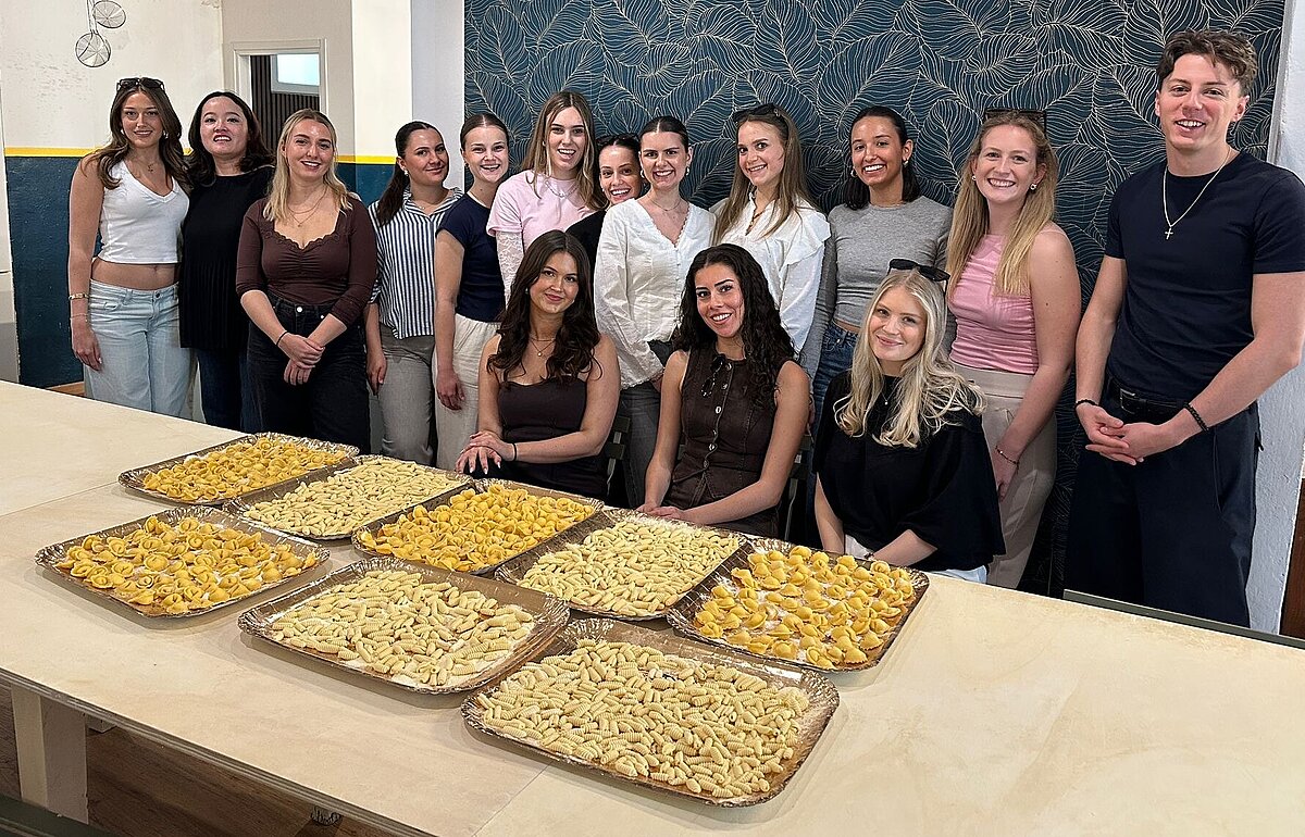 Gruppenbild der Fachprojektexkursion nach Bergamo
