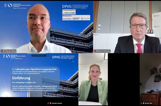 Diskussionsrunde bei den 7. Ludwigsburger Digitalisierungsgesprächen. Fünf Teilnehmende in einer Videokonferenz diskutieren.