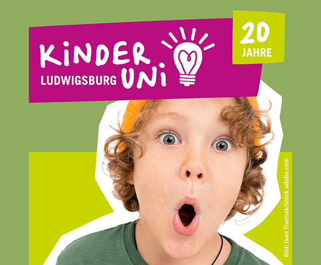 Ein Kind öffnet staunend den Mund während einer Vorlesung an der Kinderuni Ludwigsburg.