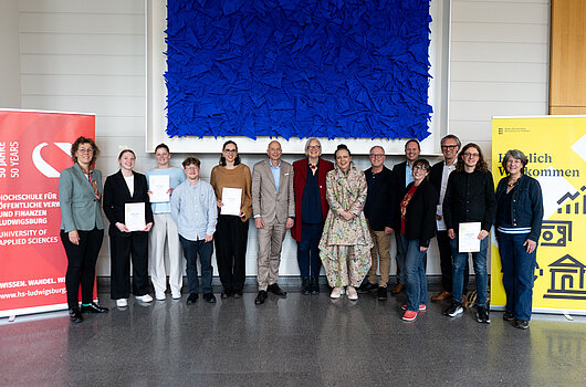 Jury des Tax Slam mit allen Slammer:innen