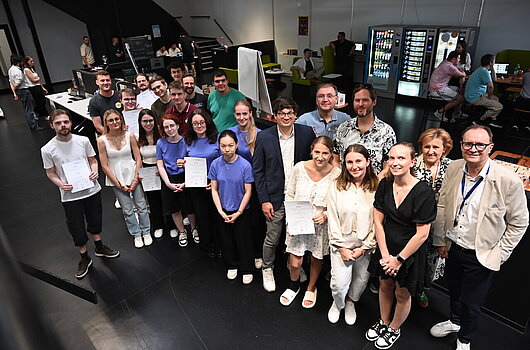 Gruppenbild der DVM-Studierenden mit der Jury