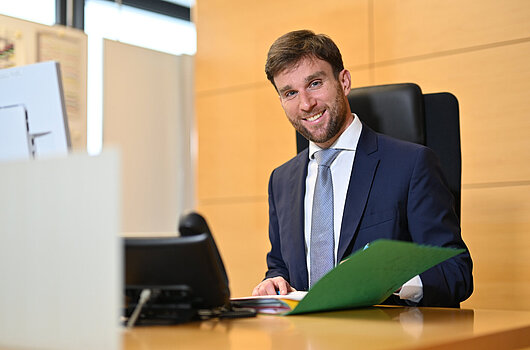 Fabian Müller, Erster Bürgermeister, zum Professor für Finanzwirtschaft an der HVF Ludwigsburg ernannt.