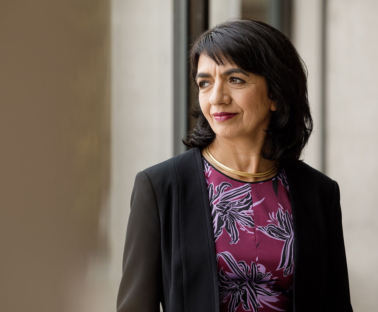 Auf dem Bild ist Frau Muhterem Aras MdL, Präsidentin des Landtags von Baden-Württemberg (Stand 12/25) zu sehen