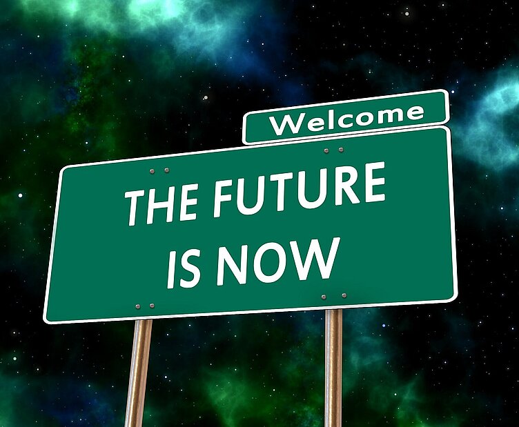 das Bild enthält den Text "Welcome" und "The future is now"