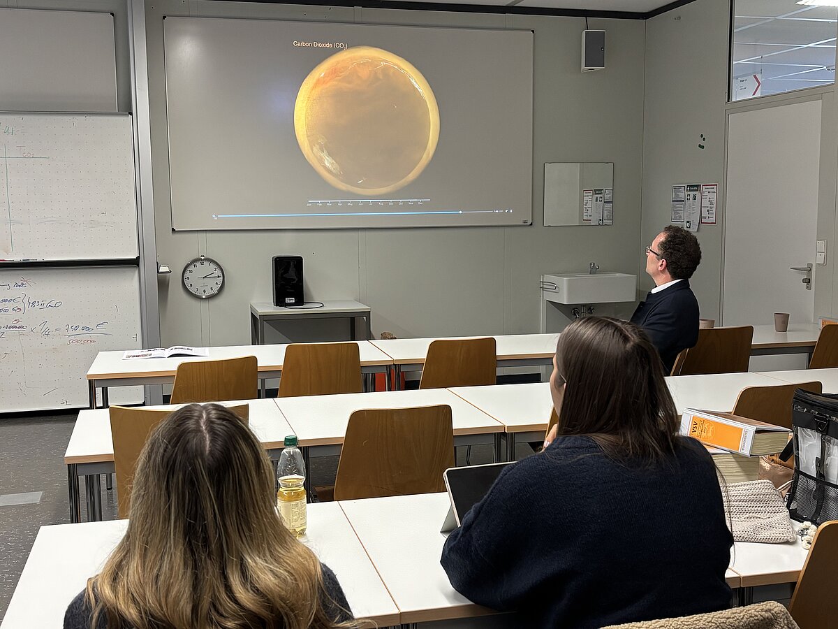 NASA-Simulation der globalen CO2-Emissionen über ein Jahr hinweg