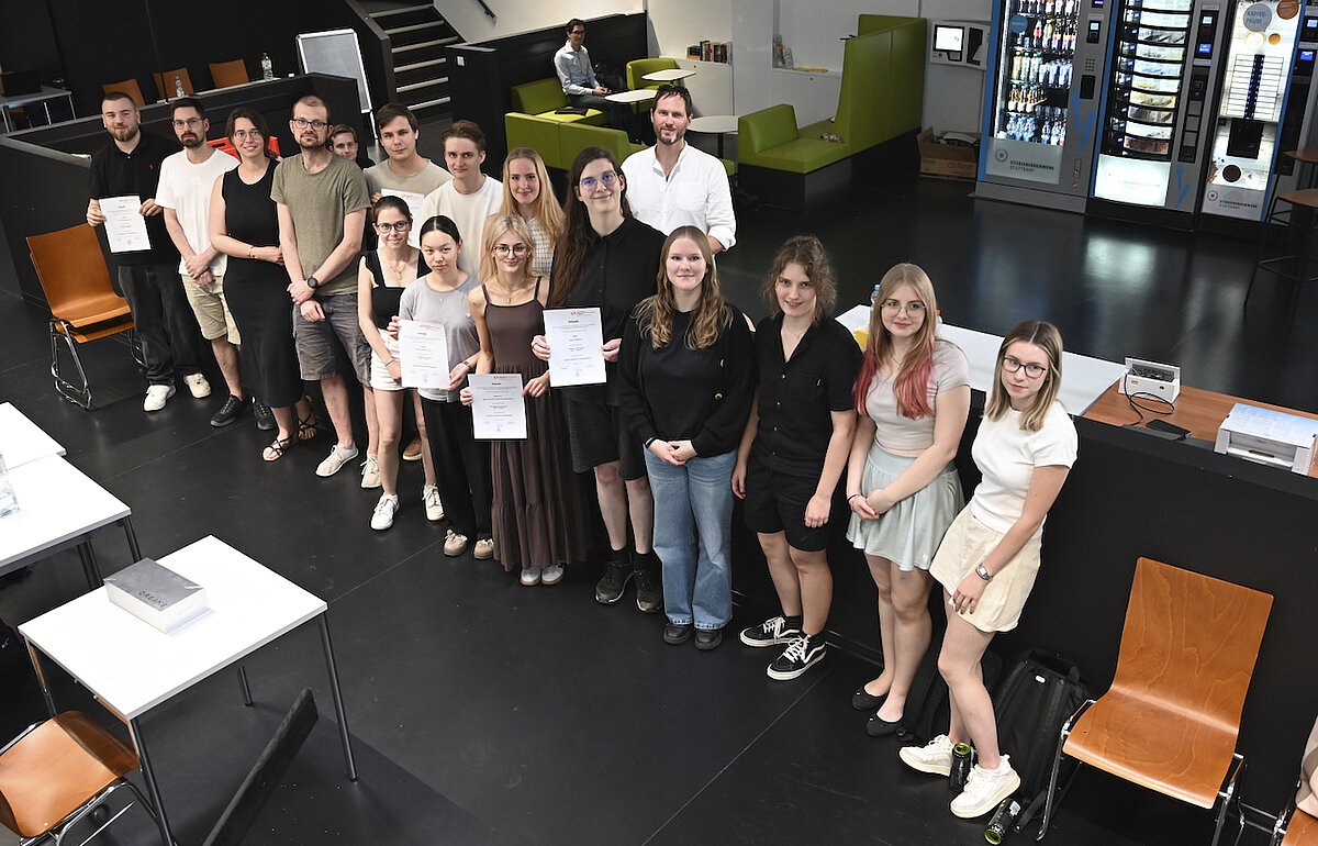Prof. Dr. Alois Paulin mit den ausgezeichneten DMV-Studierenden Prof. Dr. Alois Paulin mit den ausgezeichneten DMV-Studierenden