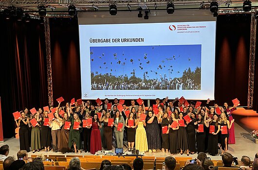 Gruppenfoto der Absolvent:innen