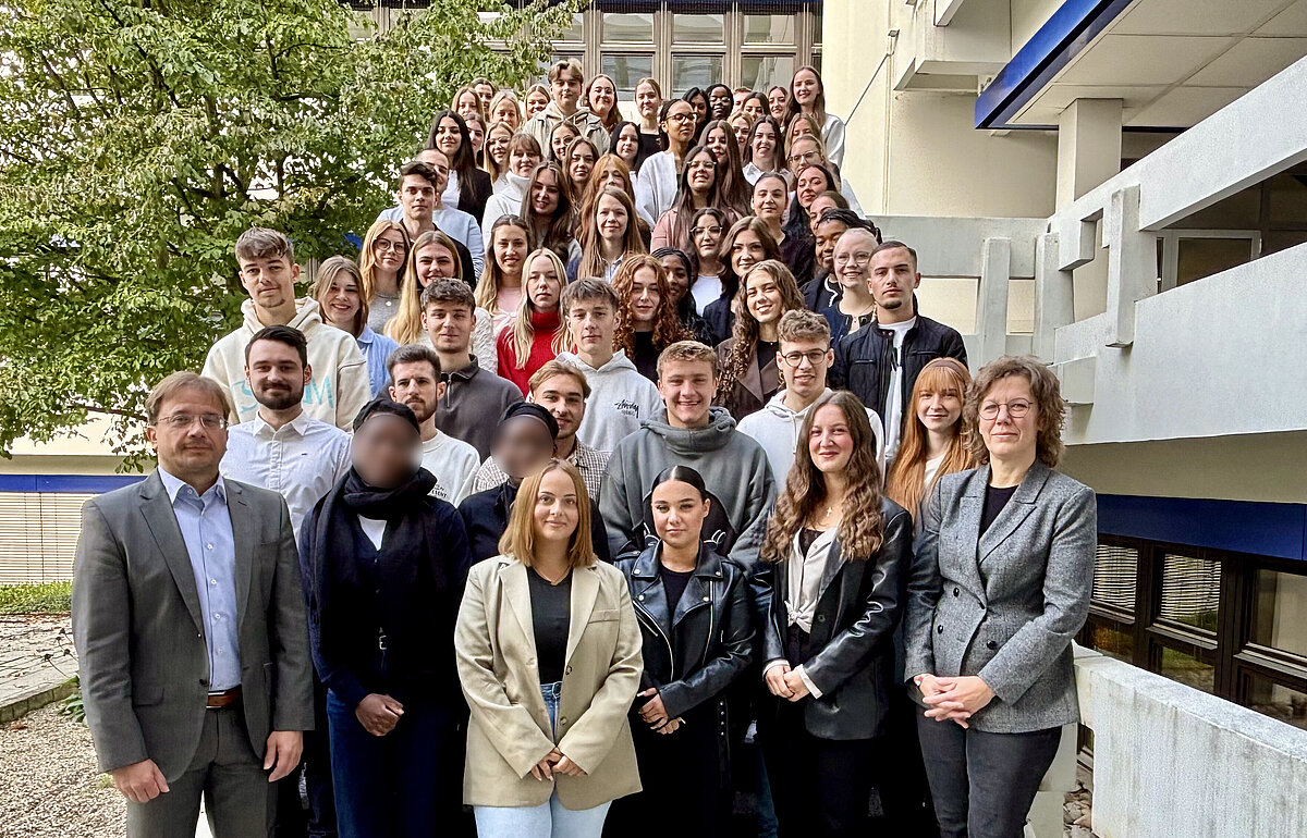 Jahrgang 2025 der Erstsemester Bachelorstudiengang Rentenversicherung