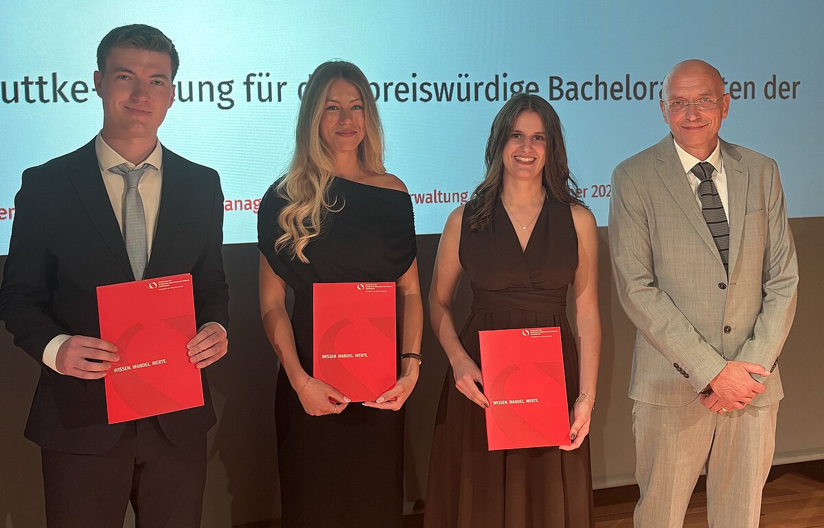 Übergabe des Preises für die besten Bachelorarbeiten der Steuerverwaltung