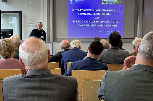 Foto von Prof. Dr. Jörg Wendorff während seines Vortrages