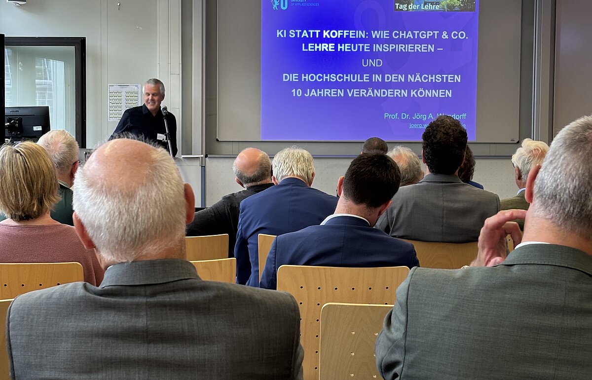 Foto von Prof. Dr. Jörg Wendorff während seines Vortrages
